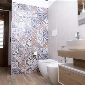 3 bedroom villa with pool & sea views, Cornino, sleeps 6-7